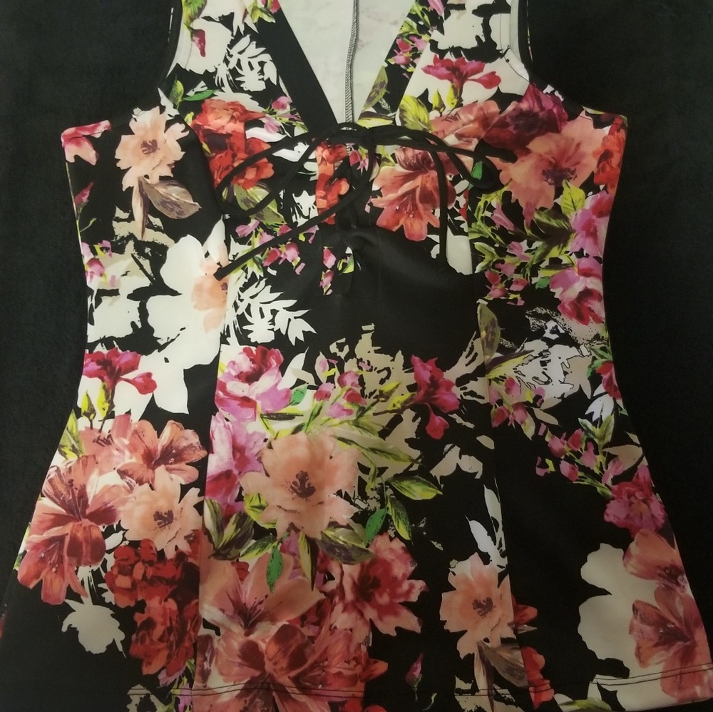 Venus Floral Sleevelezs top